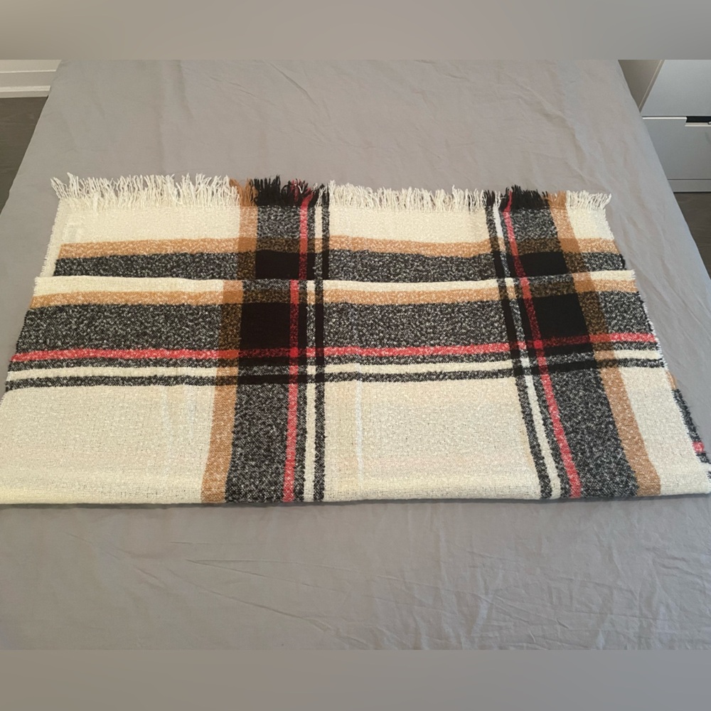ABERCROMBIE & FITCH Blanket Shawl